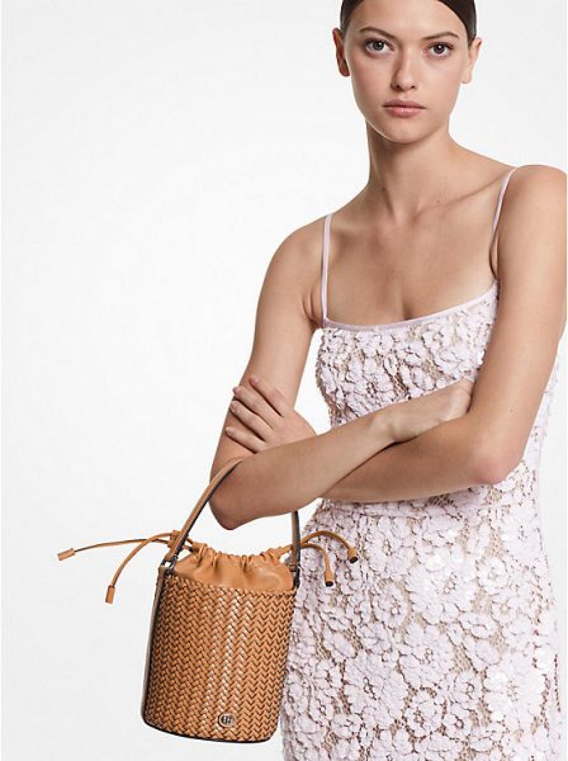 bucket bags γυναικεια Michael Kors Audrey Medium Woven δερματινα καφε | 152873-EWK